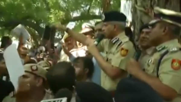 Delhi police raised slogans We want justice Delhi police raised slogans We want justice