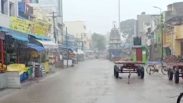 Heavy rain lashes in Sankarankoil, Thenkasi District Heavy rain lashes in Sankarankoil, Thenkasi District