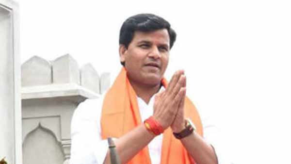 Shiv Senas 25 MLAs to support Fadnavis, say Independent MLA Ravi Rana Shiv Senas 25 MLAs to support Fadnavis, say Independent MLA Ravi Rana