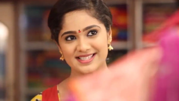 வேலு புடவையில்