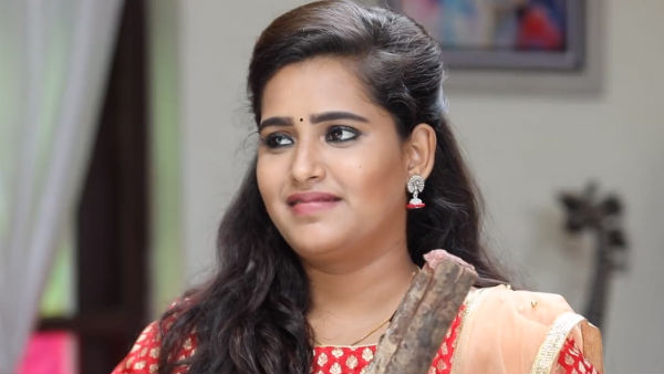 வீட்டுக்கு எதிரில் போஸ்டர்