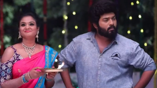 கதவுக்கு பின் பார்வதி