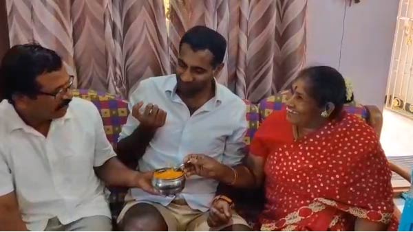 சமூக ஆர்வலர்கள்