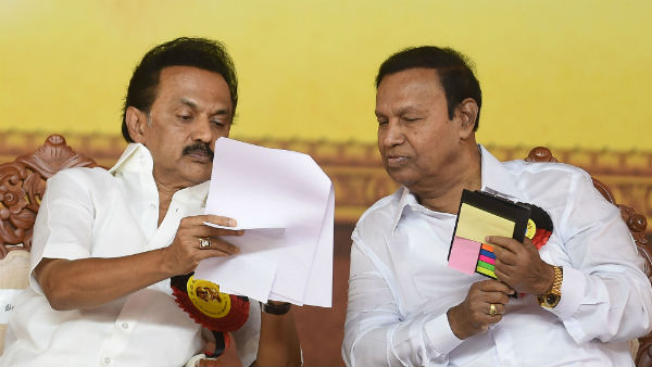 மாவட்ட செயலாளர் பேச்சை கேட்கவில்லை