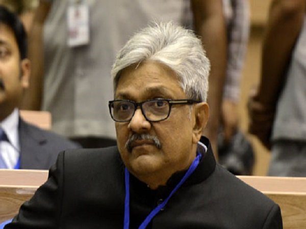 எப்படி இருந்தார்