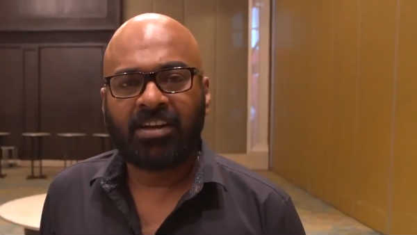 விருது வழங்கும்