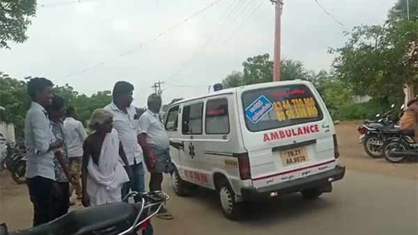 An elderly grandmother in Karur district came by ambulance and voted An elderly grandmother in Karur district came by ambulance and voted