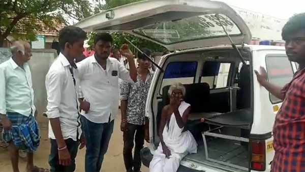 An elderly grandmother in Karur district came by ambulance and voted An elderly grandmother in Karur district came by ambulance and voted