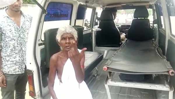 An elderly grandmother in Karur district came by ambulance and voted An elderly grandmother in Karur district came by ambulance and voted