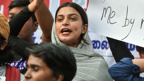 ஆதரவாக முழக்கம்