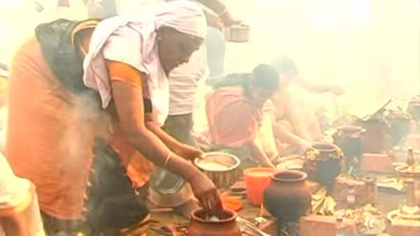 Chakkulathukavu Sree Bhagavathy Amman Temple Pongal Festival held on December 10 Chakkulathukavu Sree Bhagavathy Amman Temple Pongal Festival held on December 10