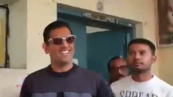 Jharkhand Assembly Elections: MS Dhoni casts his vote in Ranchi Jharkhand Assembly Elections: MS Dhoni casts his vote in Ranchi
