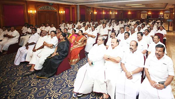 பார்வையில் கோபம்