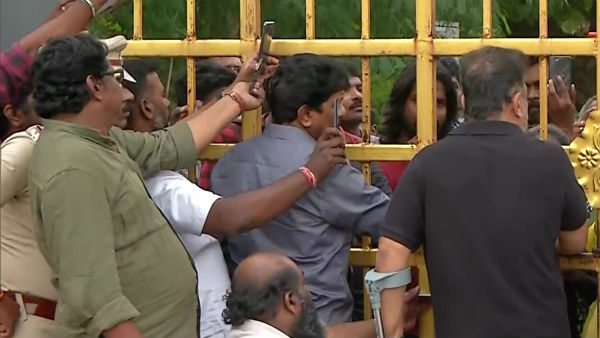 நுழைவாயிலில் சந்தித்த கமல்