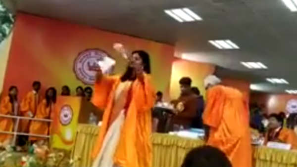 திரும்பிப் போன ஆளுநர்