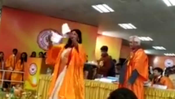 மாணவியின் முழக்கம்