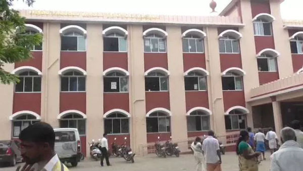 Court staff came to confiscate the Karur railway station Court staff came to confiscate the Karur railway station