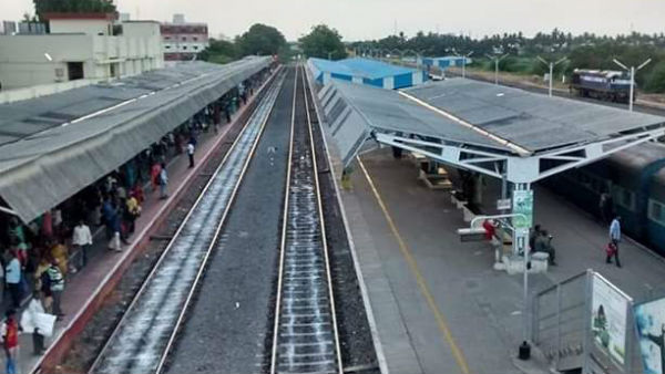 Court staff came to confiscate the Karur railway station Court staff came to confiscate the Karur railway station