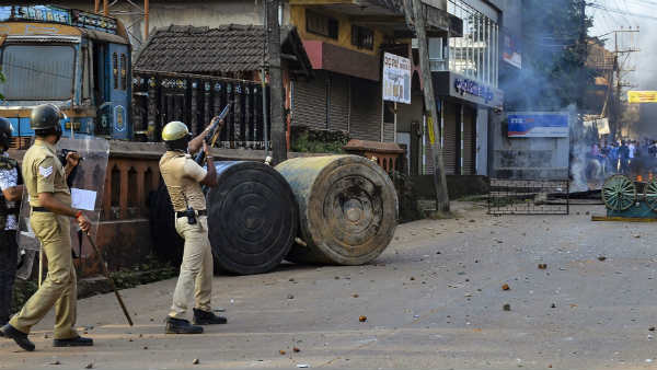2 பேர் மீது துப்பாக்கி சூடு