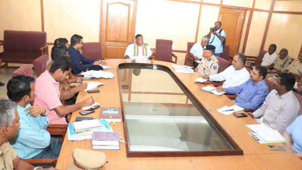 Chief Minister Narayanasamy meeting with officials on New Year celebrations Chief Minister Narayanasamy meeting with officials on New Year celebrations