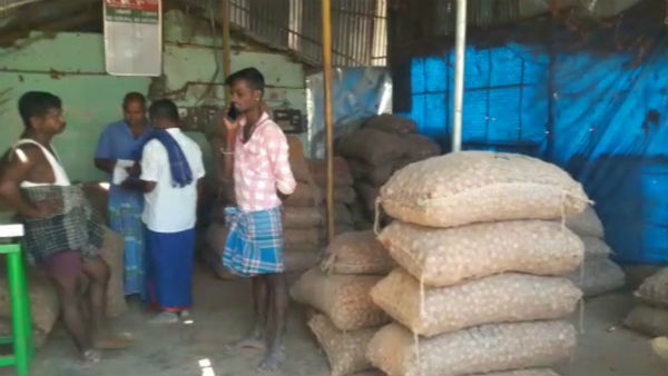 At a shop in Cuddalore, 1 kg of onions are sold for Rs 20. At a shop in Cuddalore, 1 kg of onions are sold for Rs 20.