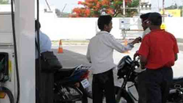 எரிபொருள் நிரப்புகிறார்கள்