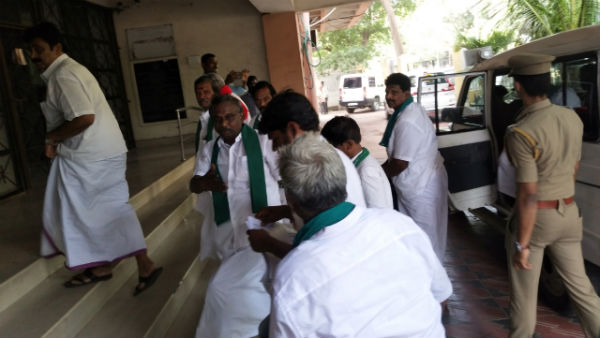கைது