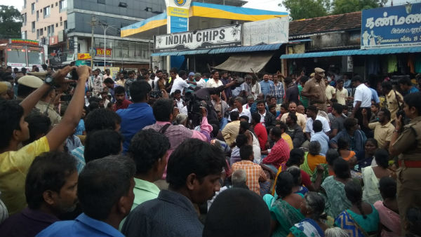 Mettupalayam Nadoor people seeks to remove the 20 feet compond wall Mettupalayam Nadoor people seeks to remove the 20 feet compond wall