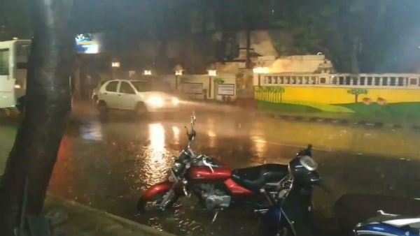 Rain lashes many parts of the Chennai Rain lashes many parts of the Chennai