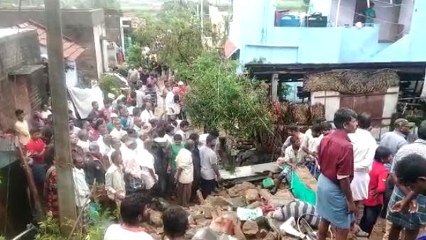 Mettupalayam Nadoor people seeks to remove the 20 feet compond wall Mettupalayam Nadoor people seeks to remove the 20 feet compond wall
