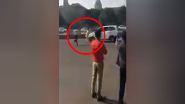 Delhi man came in front of Defence Minister Rajnath Singhs convoy near Parliament, today Delhi man came in front of Defence Minister Rajnath Singhs convoy near Parliament, today