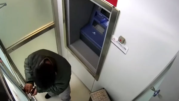 china atm robber panic after hearing alarm china atm robber panic after hearing alarm