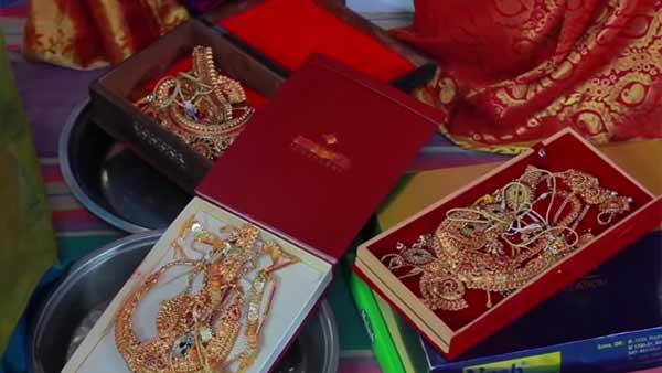 அனுவுக்கு நிச்சயதார்த்தம்