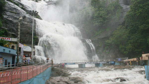tenkasi collector warns people who lives in residents along the rive tenkasi collector warns people who lives in residents along the rive
