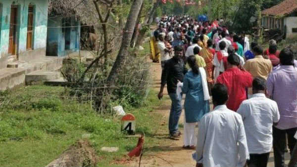 44 பேர் படுகொலை