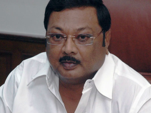 போஸ்டர்கள் மட்டுமே