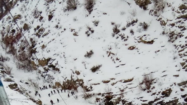 Indian soldier slipped in avalanche accidents fell down in Pakistan Indian soldier slipped in avalanche accidents fell down in Pakistan