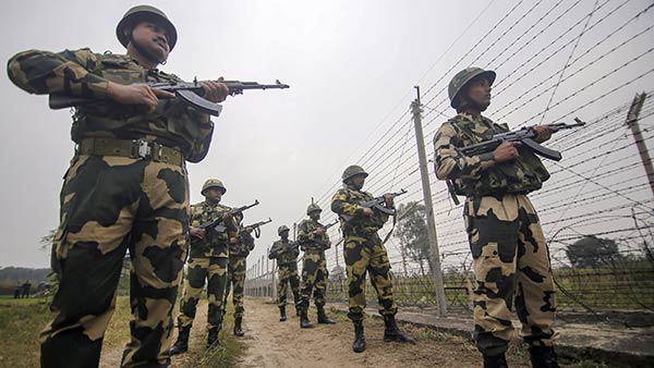 Pakistan army attacks in Jammu Kashmir LOC: 2 Indian soldiers died Pakistan army attacks in Jammu Kashmir LOC: 2 Indian soldiers died