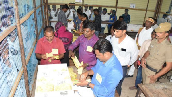 Tamilnadu Local body elections:DMK gets huge number of seats as AIADMK follows back Tamilnadu Local body elections:DMK gets huge number of seats as AIADMK follows back