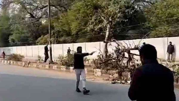 delhi armed man fire: student says We tried to approach them to stop that guy, But police just kept standing there simply delhi armed man fire: student says We tried to approach them to stop that guy, But police just kept standing there simply