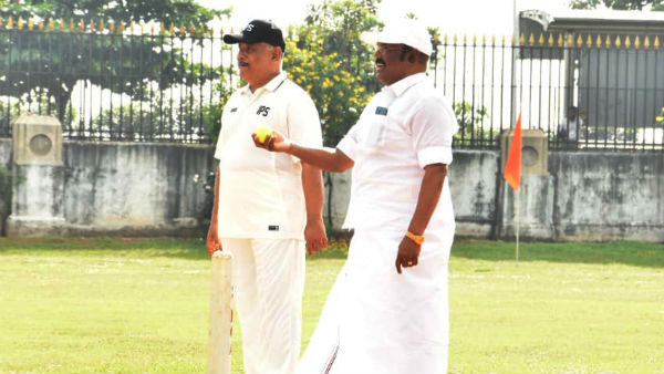 முதல்வர் பேட் பிடிக்க