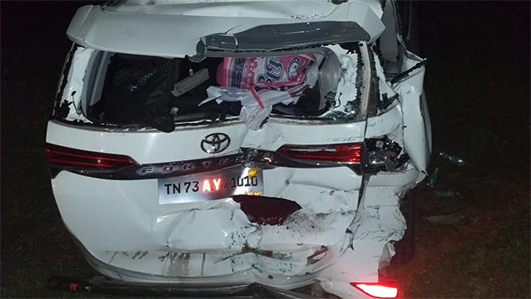 Four people death in road accident near Ulundurpet Four people death in road accident near Ulundurpet