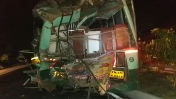 Four people death in road accident near Ulundurpet Four people death in road accident near Ulundurpet