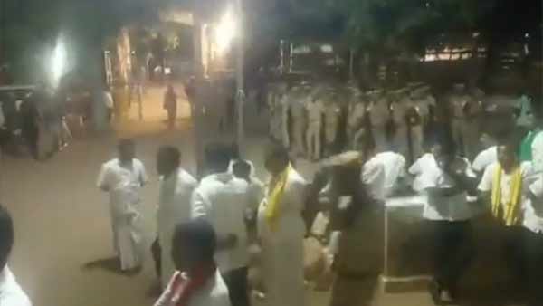 என்ன செய்தனர்