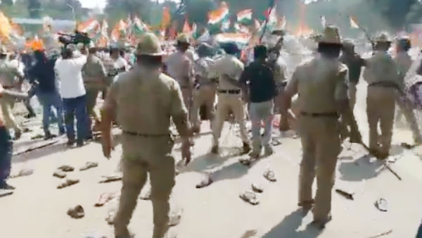 Police resorted to lathi-charge on Pro-CAA rally in Kolar Police resorted to lathi-charge on Pro-CAA rally in Kolar
