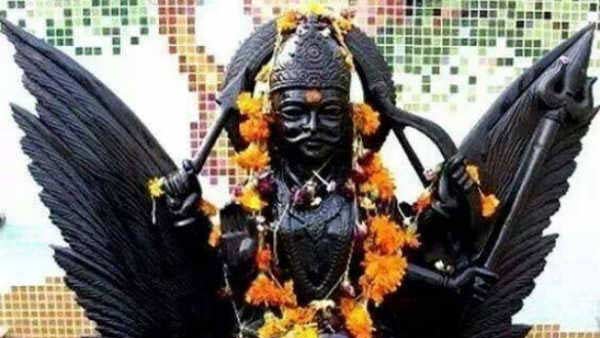 சனியின் நிறம் கருப்பு