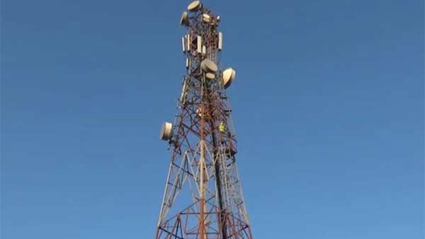 An elderly man who climbed into a cell phone tower in Krishnagiri district An elderly man who climbed into a cell phone tower in Krishnagiri district
