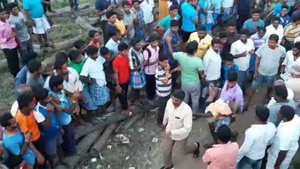 An elderly man who climbed into a cell phone tower in Krishnagiri district An elderly man who climbed into a cell phone tower in Krishnagiri district
