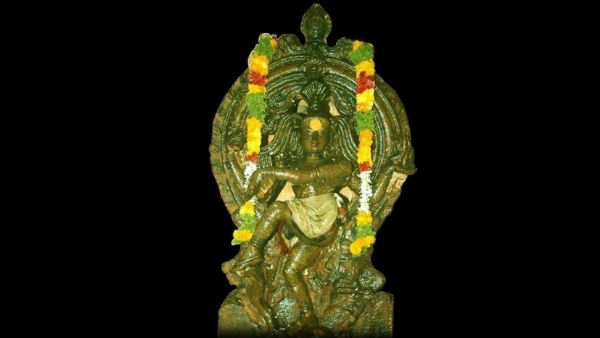 வெளிச்சத்தில் மின்னிய பாறை