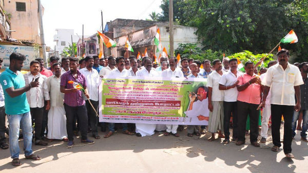 Congress mla dhanavelu protest against government Congress mla dhanavelu protest against government